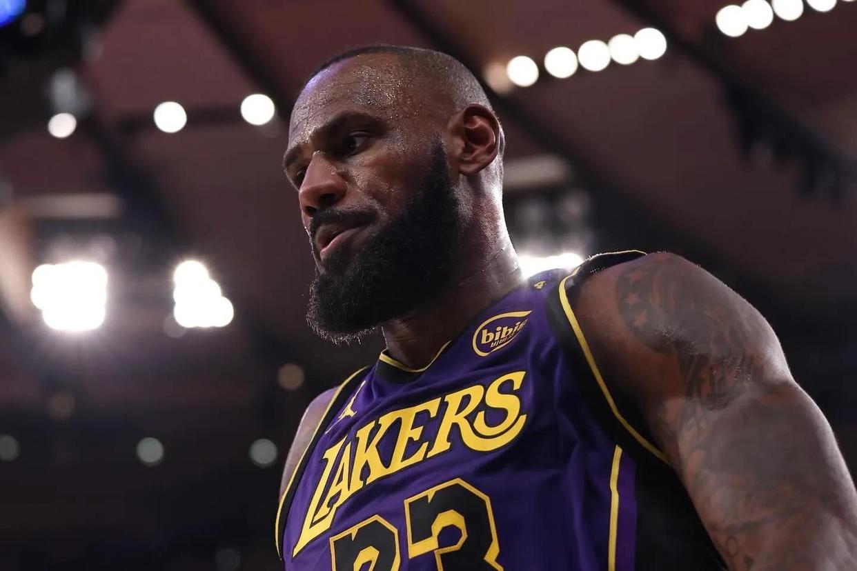 湖人球星戴维斯受伤进入恢复期，球队备战工作受阻的简单介绍