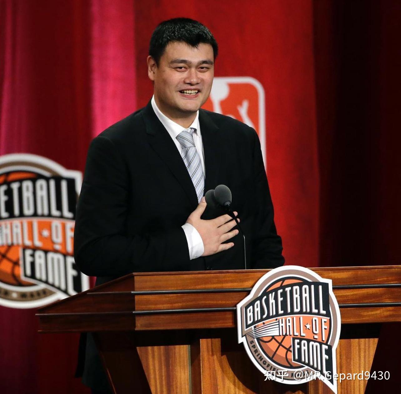 姚明成为NBA中心位置的新宠，再次震惊全球篮球界
