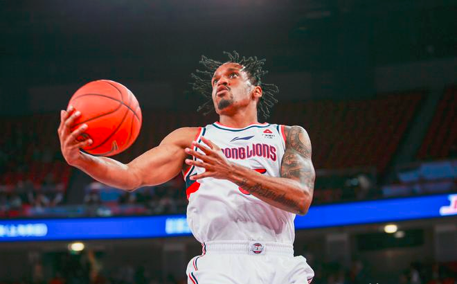 三亿体育体育app下载-包含巴里-布朗：发挥稳定表现，带领球队取得关键胜利的词条