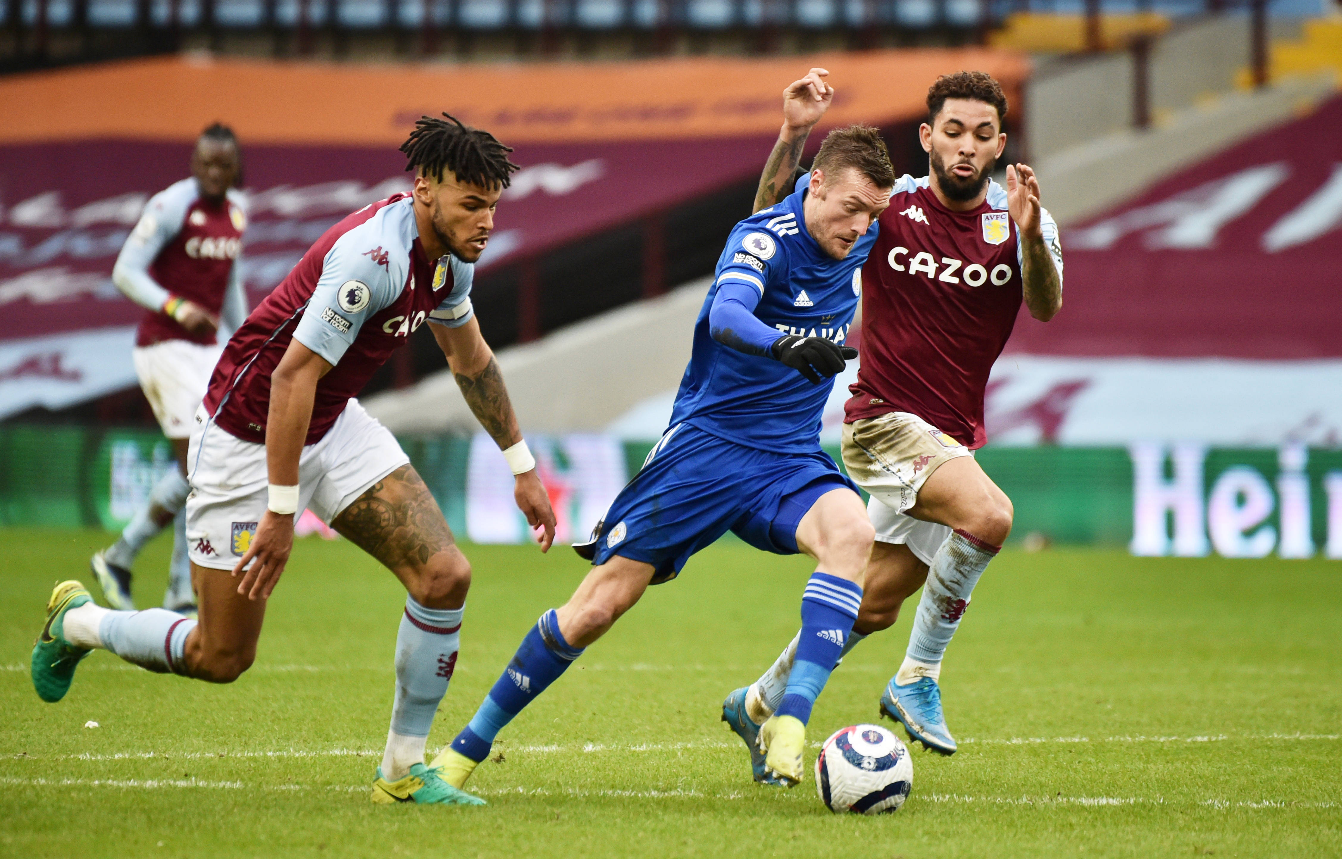 关于切尔西大胜诺里奇联联赛争夺激烈的信息