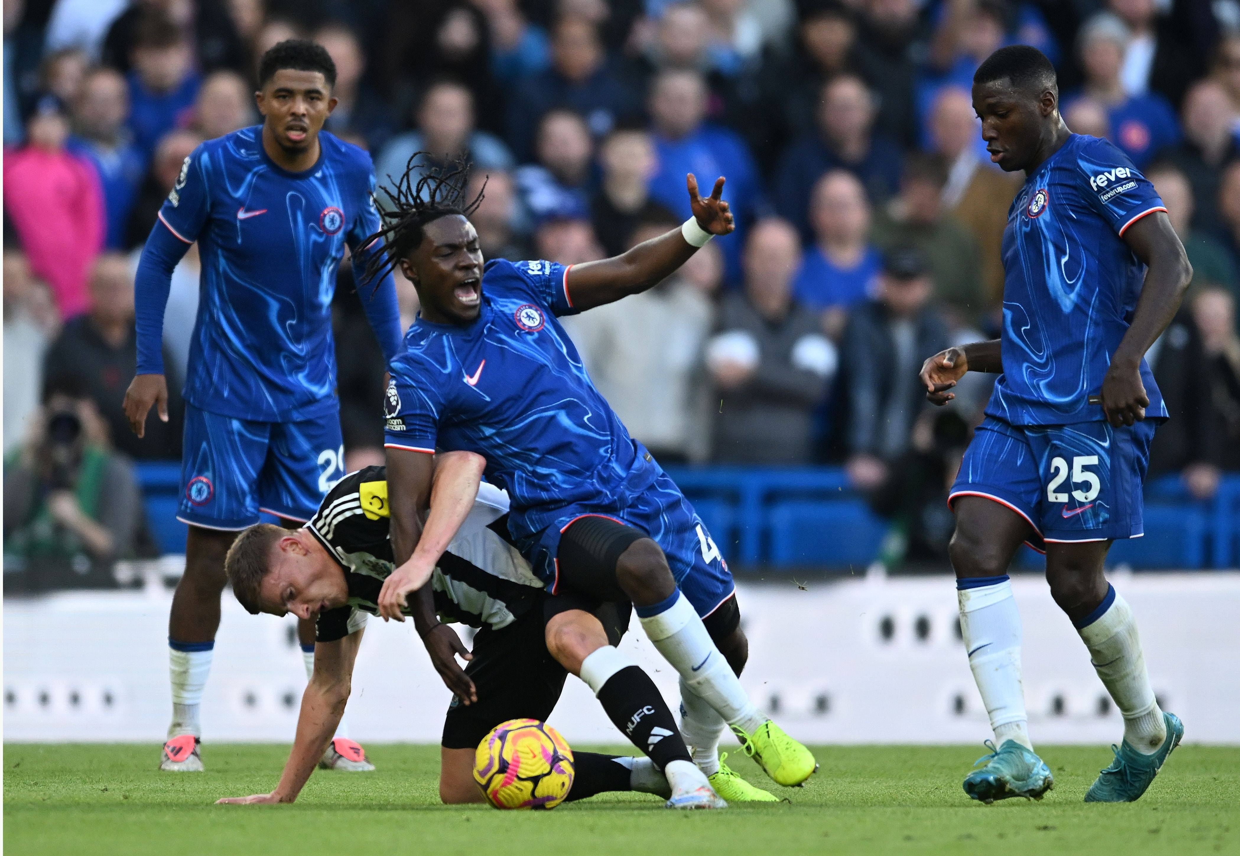 关于切尔西大胜诺里奇联联赛争夺激烈的信息