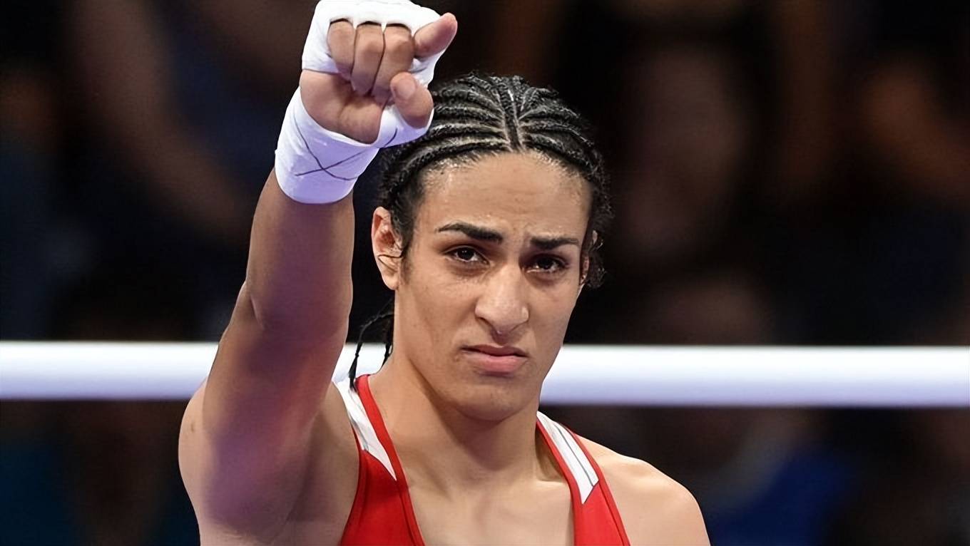 三亿体育体育教练-俄罗斯男子拳击选手力克对手，成功晋级半决