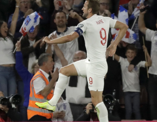 三亿体育体育课程-英格兰球员火力全开，梦幻进阶